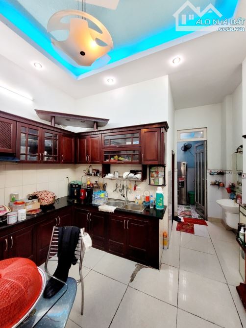 * Chỉ: 8.3 Tỷ - Hoàng Diệu 2, Thủ Đức - Hẻm Ô TÔ tránh nhau - 72m2 - Nhà 4 tầng - 2