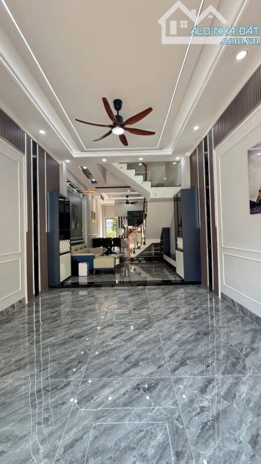 NHÀ 2 LẦU Ở NGAY, 60M2 (4x15), ĐƯỜNG NHỰA 12M,SÁT THỦ ĐỨC  NHỈN 5 ĐỒNG TL - 2
