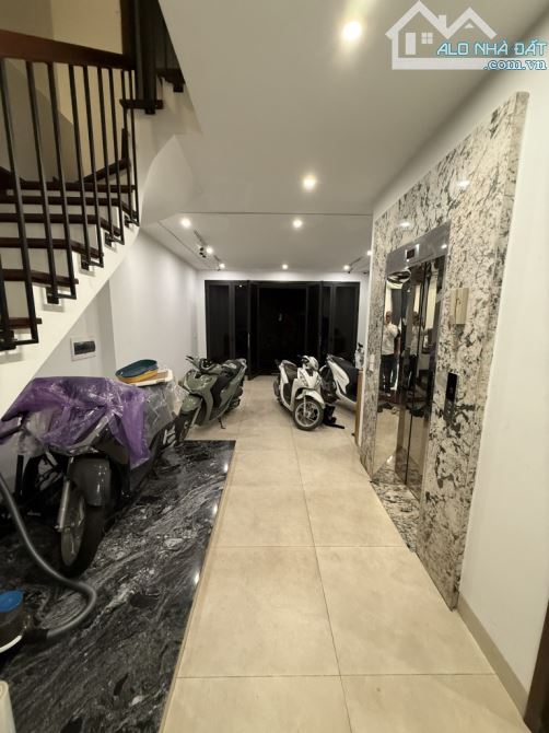 Siêu Phẩm Tư Đình/ 22.8 tỷ/97/115 M2 nhà 6 Tầng Thang máy - 2
