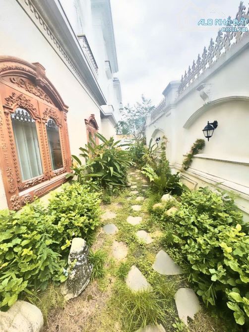Đẹp - Độc - Đỉnh cấp sang chảnh Q7-Nguyễn Thị Thập, Villa 5 tầng, 391m2, 92 tỷ - 2