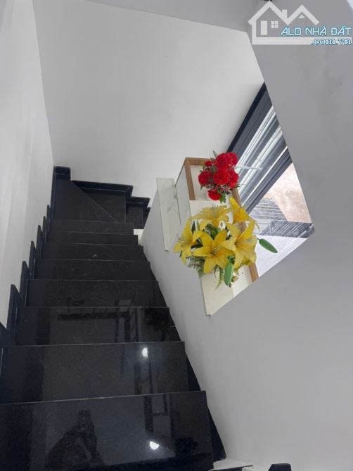 HIẾM: MẶT TIỀN KD SÁT CHỢ BÌNH LONG - 17M2 (4.6 x 4M) 3 TẦNG MỚI 100% - SHR HOÀN CÔNG ĐỦ - - 2
