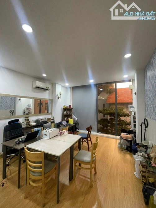 Bán Tòa Căn Hộ Dịch Vụ Hầm, 7 Tầng Thang Máy Khu Vực Trần Quang Khải Giá chỉ 43 Tỷ - 2