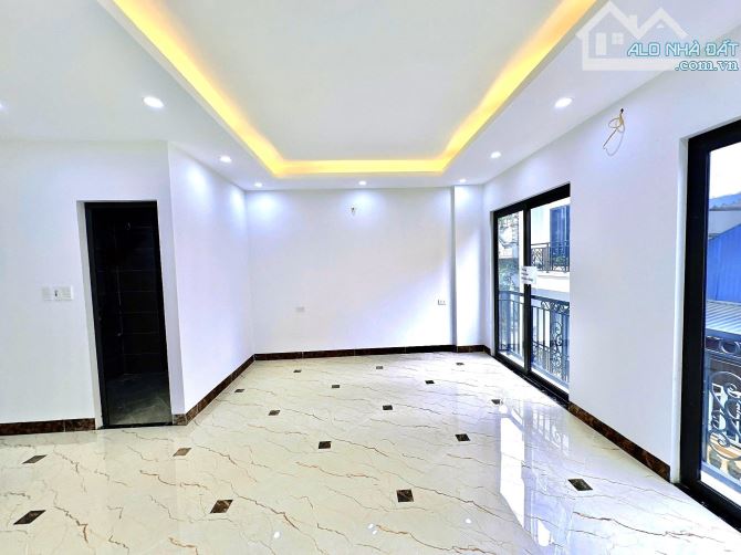 SIÊU PHẨM HOÀNG QUỐC VIỆT-1OM RA Ô TÔ TRÁNH-THANG MÁY XÂY MỚI-MẶT NGÕ TO -LÔ GÓC - 2