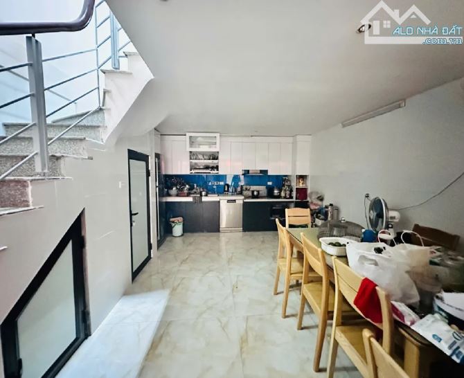 Bán cực gấp nhà mặt phố,  ô tô trong nhà, sổ đỏ   Cầu giấy , mặt tiền 4.5, giá nhỉnh 9 tỷ - 2
