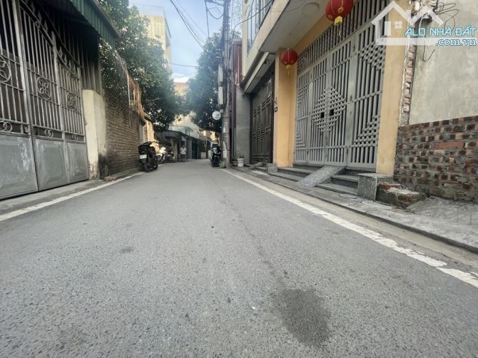 Bán đất hiếm phố trạm ngõ ô tô, giá đầu tư, gần mặt phố, 50m2, mặt tiền 4m, giá hơn 9 tỷ. - 2