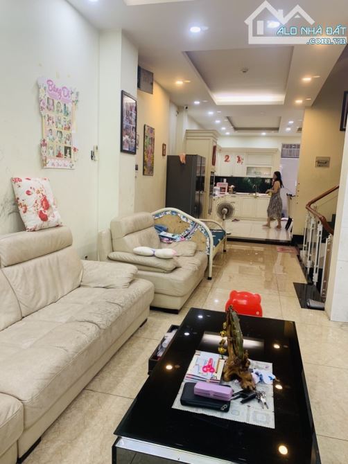 BÁN GẤP MẶT TIỀN Đ 16M - 4TẦNG - NGANG 5x18- NGAY CHUNG CƯ ĐỨC KHẢI QUẬN 7- CHỈ 12.5 TỶ TL - 2