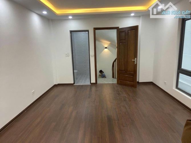 BÁN NHÀ ĐẸP KHƯƠNG HẠ, 37M² x 5 TẦNG, NGÕ BA GÁC, GẦN Ô TÔ GIÁ 9,48 TỶ - 2
