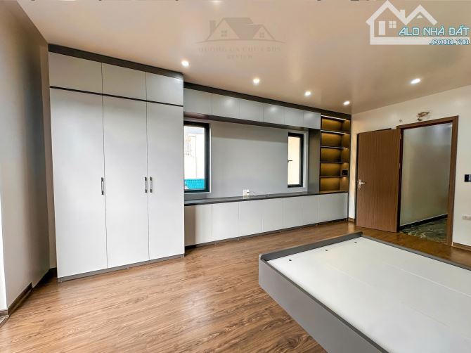 Siêu phẩm 6 tầng thang máy lô góc full nội thất mặt đường Đông Khê - 2