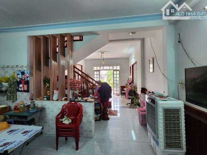 🔥 Nhà 2 tầng 2 mê đường 5m5 Nhơn Hoà 11 .  - Dt : 100m2 ngang 5m - Hướng tây bắc - 2