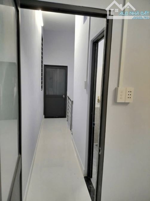 Bán Nhà 2 Tầng Hẻm Xe Hơi Đậu Cửa Thông Tứ Tung 52 m2 nhỉnh 4 Tỷ - 2