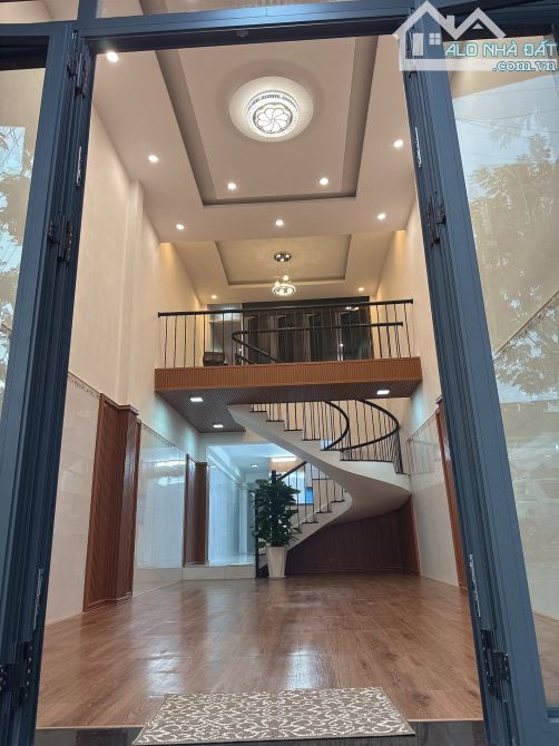 🔥 Nhà gác đúc mặt tiền đường 7m5 Tôn Đản  - Dt 70m2 hướng tây nam - 2