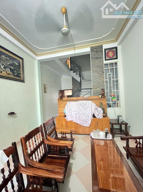 Bán nhà 3 tầng mặt tiền đường Sao Biển sát biển 98m2 giá 9.5 tỷ - 2