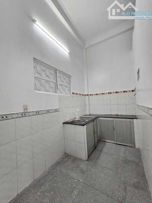 NHÀ SÁT BÊN BỆNH VIỆN QUẬN 12 CHỈ VÀI TRĂM M - 2 TẦNG - HẺM Ô TÔ ĐỖ CỬA - TÂN THỚI HIỆP - 2