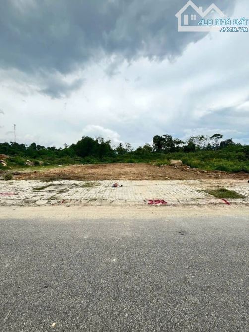 Bán đất Đường Hoàng Phê -100m2 ngang 5m- đường nhựa 7,5m- giá 2.550 - 2