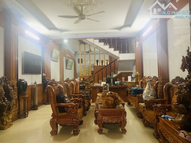 Bán Nhà 3 Tầng Dĩ An.90m2. Đường 8M,Shr Hoàn công đủ. - 2