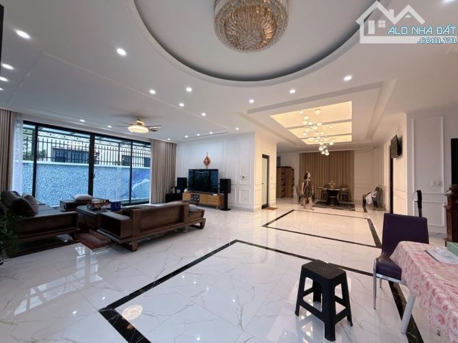 BIỆT THỰ SIÊU RỘNG – MẶT TIỀN KHỦNG 30M –  - 631M2 x 4T  - GIÁ 110 TỶ. - 2
