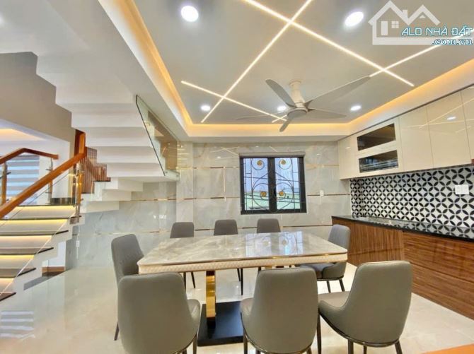 BÁN NHÀ HXH, 8m NGANG BỀ THẾ, SÁT NGÃ TƯ 4 XÃ, GIÁP TÂN PHÚ - GIÁ CHỈ 9,6Tỷ - 2