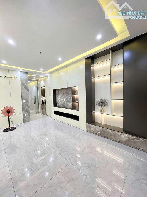 BÁN NHÀ PHÂN LÔ HOÀNG CẦU, ĐỐNG ĐA - 70M² x 5T THANG MÁY - Ô TÔ TRÁNH - KINH DOANH - 2