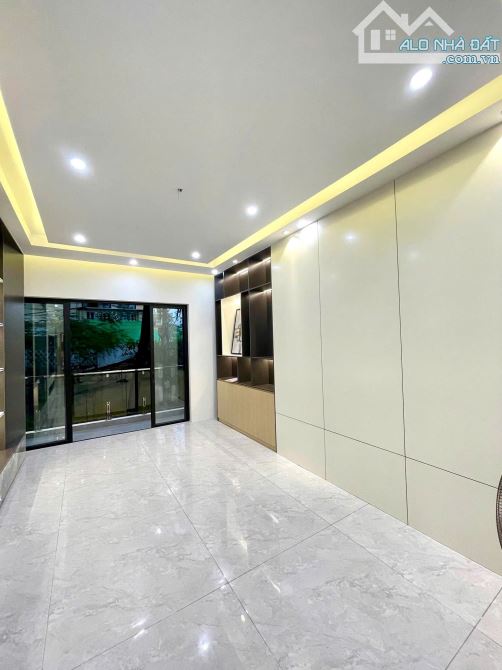 BÁN NHÀ PHÂN LÔ HOÀNG CẦU, ĐỐNG ĐA - 70M² x 5T THANG MÁY - Ô TÔ TRÁNH - KINH DOANH - 2