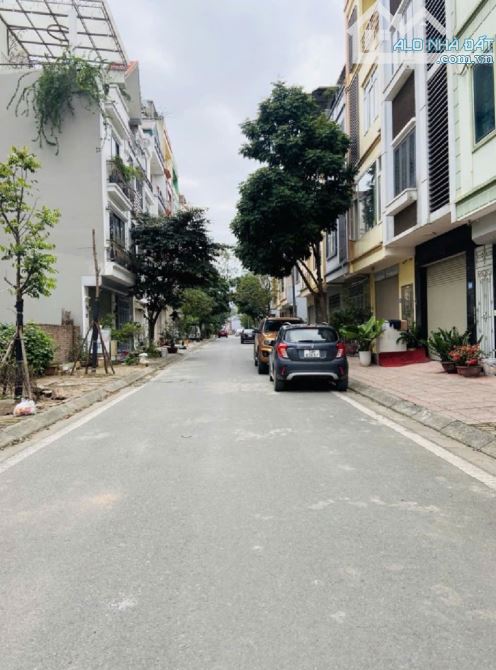 BÁN NHÀ TĐC THẠCH BÀN, LÔ GÓC PHÂN LÔ, GA RA Ô TÔ, THANG MÁY LONG LANH, GẦN HỒ, GIÁ MỀM - 2
