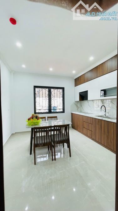 BÁN NHÀ PHÂN LÔ PHÙNG CHÍ KIÊN, CẦU GIẤY - 55M x 7T THANG MÁY - GARA Ô TÔ - KINH DOANH - 2