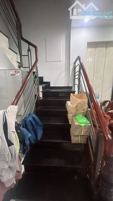 Bán nhà Chợ Tân Hương 90m2, 4x22m, 3 Tầng, 5PN (có PN Tầng trệt), đường nhựa Ô TÔ 10m, TL - 2