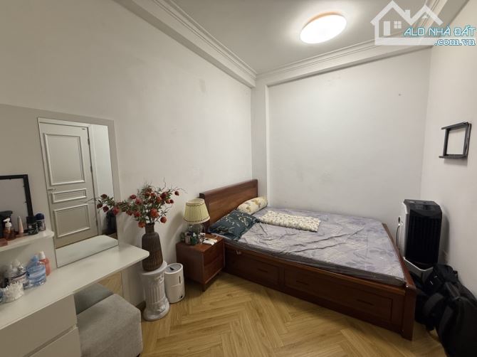 BÁN NHÀ TRẦN KHÁT CHÂN 22M2 LÔ GÓC - HAI MẶT NGÕ NÔNG - GẦN PHỐ - NHÀ ĐẸP - 2 THOÁNG - TẶN - 2
