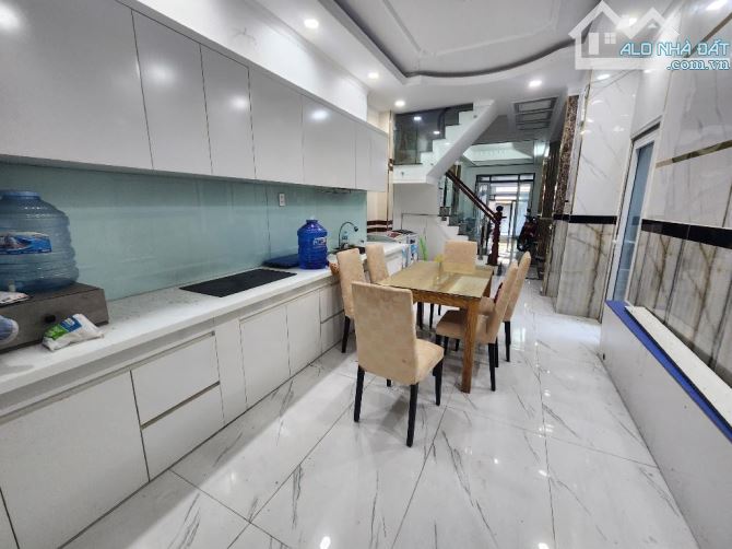 Căn Hộ Dịch Vụ - 4 Tầng - 115m2 - Gần TT Quận 7 - Hẻm Xe Hơi - Nhỉnh 7 Tỷ - 3