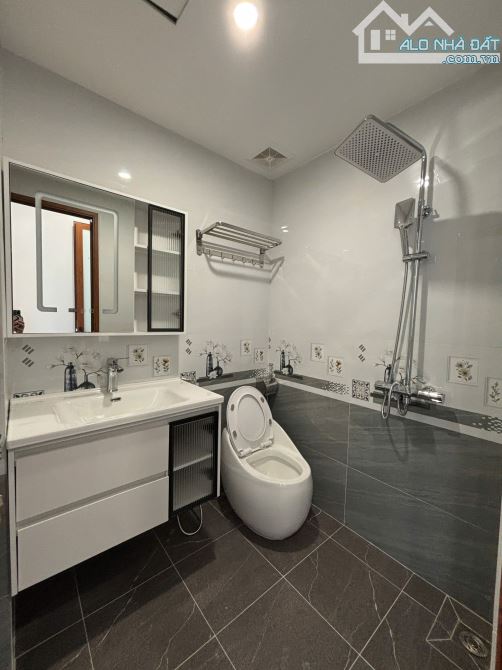 BÁN NHÀ MẶT PHỐ QUẬN HAI BÀ TRƯNG - 43M2 X 5 TẦNG THANG MÁY XÂY MỚI - OTO TRÁNH - VỈA HÈ - 3