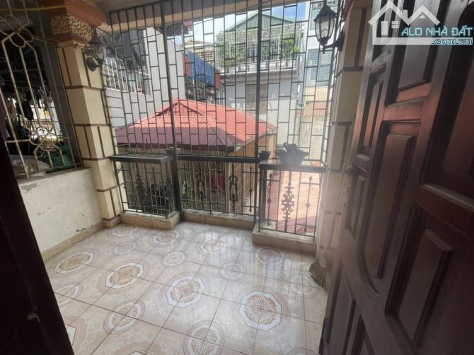 Cho thuê nhà nguyên căn phố Pháo Đài Láng gần 96 Nguyễn Chí Thanh 5 tầng x 25m2, 3N - 3