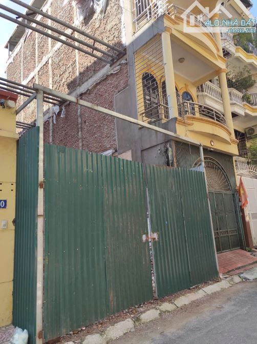 Bán lô đất vàng Ngã tư Hoàng quốc việt - Hơn 20 Tỷ - 75m - Phân lô ô tô tránh vỉa hè - 3