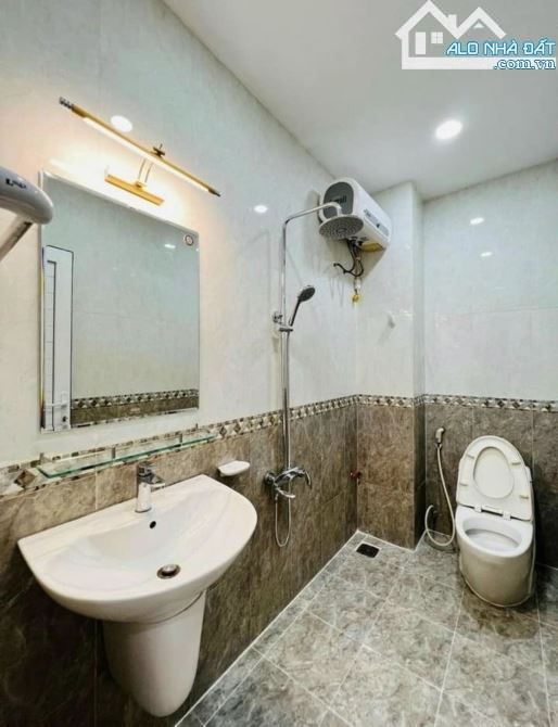 Cần Bán căn ngay Dương Quảng Hàm, Gò Vấp. Giá: 3 tỷ 2, 1 trệt 1 lầu, sổ hồng riêng - 3