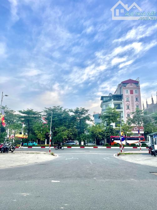 Bán Thửa Đất Vàng Phố Việt Hưng VIEW HỒ CÔNG VIÊN 61m2-hơn 15 tỷ-PHÂN LÔ-VĨA HÈ RÔNG - 3