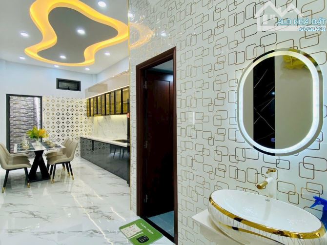 CHÚ HAI CẦN TIỀN CHỮA BỆNH BÁN GẤP NHÀ NGUYỄN THỊ MINH KHAI, QUẬN 1. GIÁ 5TỶ500/59M2- SHR. - 3