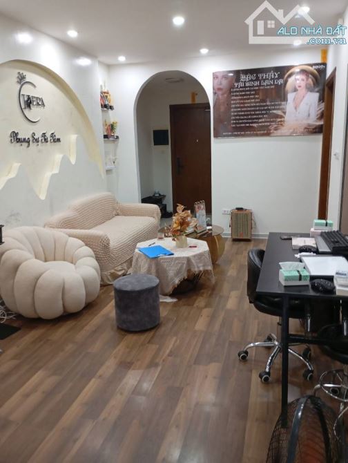 Nhà đẹp, thiết kế 3 ngủ, 2WC, hiện chủ đang Kinh doanh Spa tại nhà; - 3