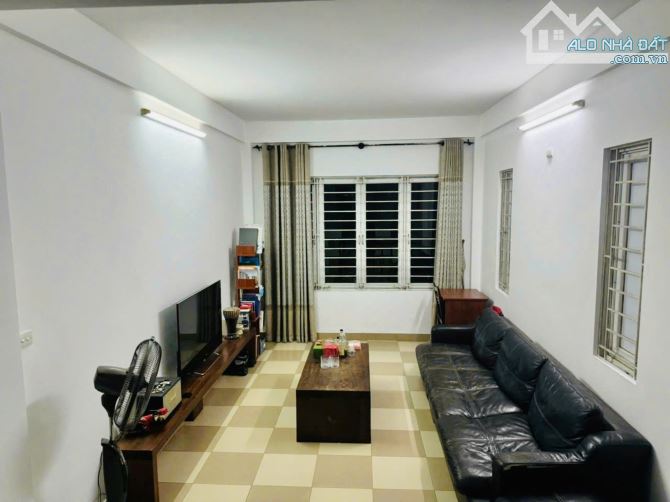 Cho thuê nhà nguyên căn 4 tầng full đồ, Ngọc Thụy - 50m², 3 ngủ - 10 triệu/tháng - 3