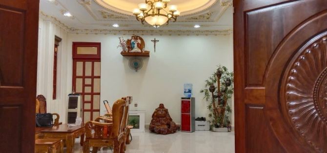 BIỆT THỰ SÂN VƯỜN 443M2 - 50TR/M2 - 3