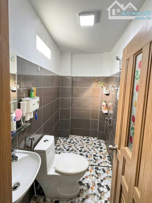 Nhà đẹp Nguyễn Duy Cung, gần 70m2 vào ở ngay - hẻm 3.5m chỉ 4.xx tỷ - 3