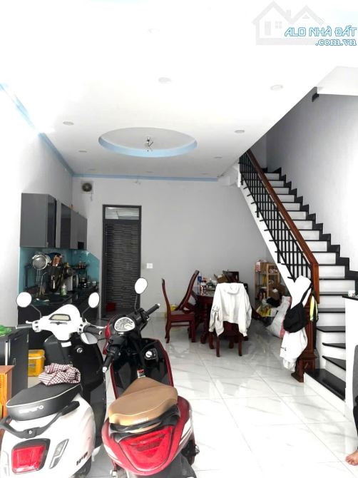 Bán nhà 3 tầng  sát làng đại học Quốc gia dt 80m2 - 3