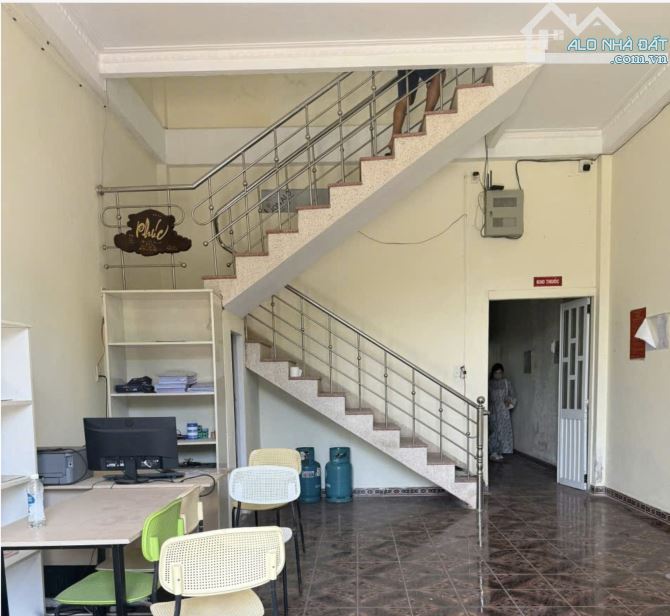 NHÀ MÊ LỬNG_ Đường TRỊNH KHẮC LẬP_ Dt 100m2_ Hướng ĐÔNG NAM_ GIÁ 5 tỷ 2 - 3