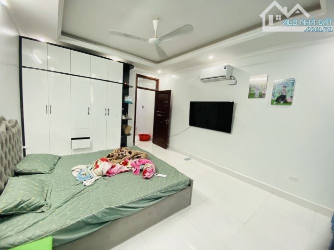 BÁN NHÀ THỊNH LIỆT - GIẢI PHÓNG - OTO QUA VÀO NHÀ - DT 52M x 5T. GIÁ BÁN 12.45 TỶ - 3