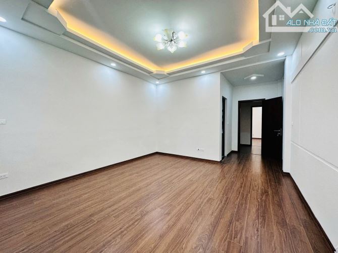 BÁN NHÀ NGUYỄN VĂN HUYÊN CẦU GIẤY DT 70M 6 TẦNG 21 TỶ NGÕ Ô TÔ NHÀ ĐẸP Ở LUÔN - 3
