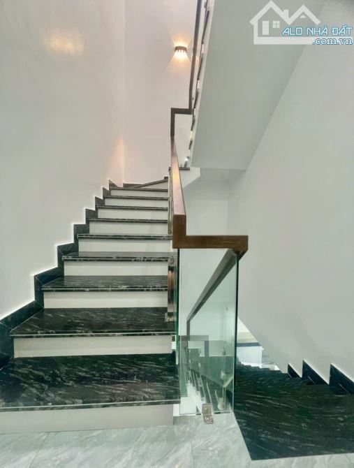 Bán nhà Chợ Hàng, Dư Hàng Kênh, Lê Chân, chỉ 3.48tỷ - 3