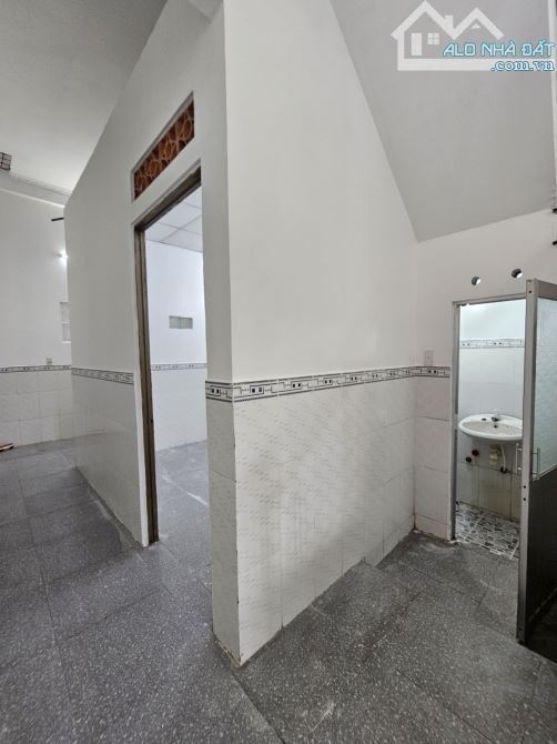 NHÀ SÁT BÊN BỆNH VIỆN QUẬN 12 CHỈ VÀI TRĂM M - 2 TẦNG - HẺM Ô TÔ ĐỖ CỬA - TÂN THỚI HIỆP - 3