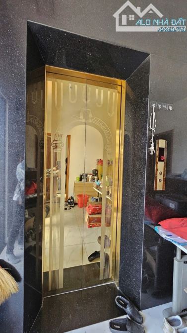 BÁN NHÀ Quận 2 MẶT TIỀN ĐƯỜNG ô tô cách Nguyễn Duy Trinh 100m Nhà trệt 5 tầng ngang 6.14m - 3