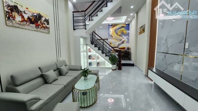 NHÀ PHỐ 2 LẦU 4.X TỶ GẦN SÔNG SG – KHÔNG KHÍ MÁT LÀNH CẢ NGÀY - 3