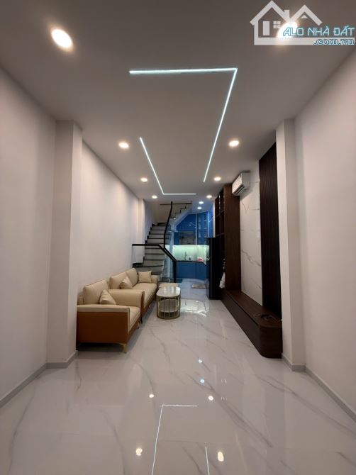 BÁN NHÀ MT VỊ TRÍ VÍP Nguyễn Trọng Tuyển, Q. Tân Bình 4L, 3PN, DT 34m Giá chào 7, 990 tỷ - 3