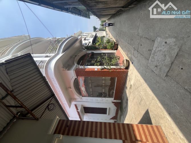 Bán gấp nhà cấp 4 tập thể quen hàn  ô tô đỗ cổng ,đầy đủ công năng giá 3.45 tỷ - 3
