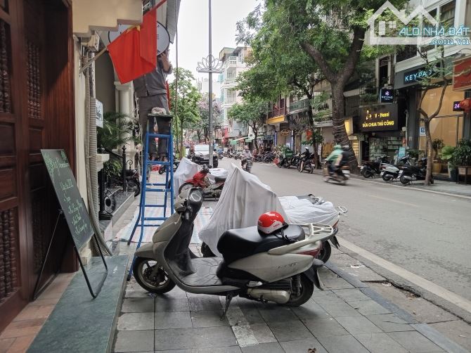 Bán nhà mặt phố Hàng Gà DT 493m2 -  MT 16.5m - Giá 210 tỷ - SIÊU VIP - DIỆN TÍCH LỚN - 4