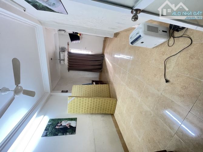 ⚡️HƠN 8 TỶ⚡️30M*4T⚡️HÀO NAM- ĐỐNG ĐA- 50M RA Ô TÔ Ngõ thông, gần phố. 2 Thoáng trước sau. - 4